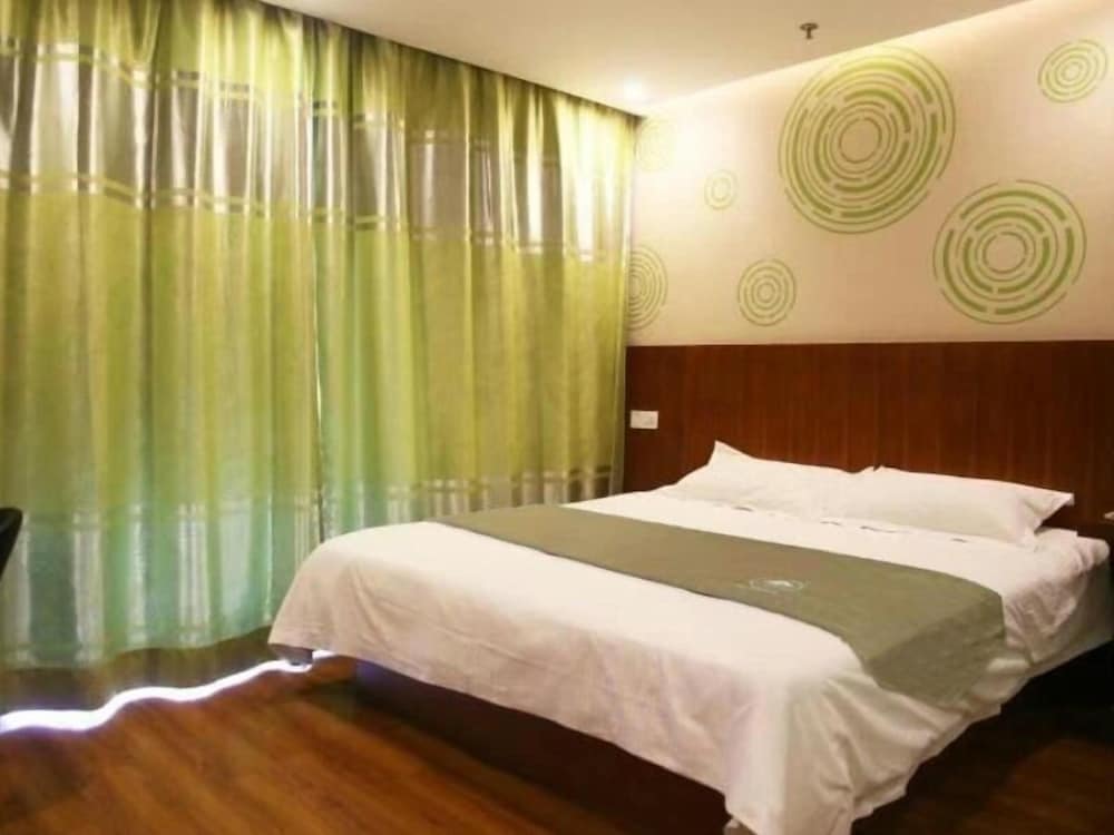 Vatica ShangHai International Tourism Resort Luoshan Road Subway Station Hotel 22/42