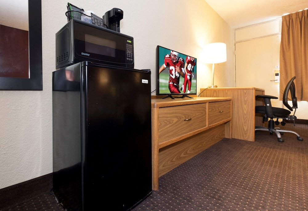 Days Inn by Wyndham Williamsport 28/35