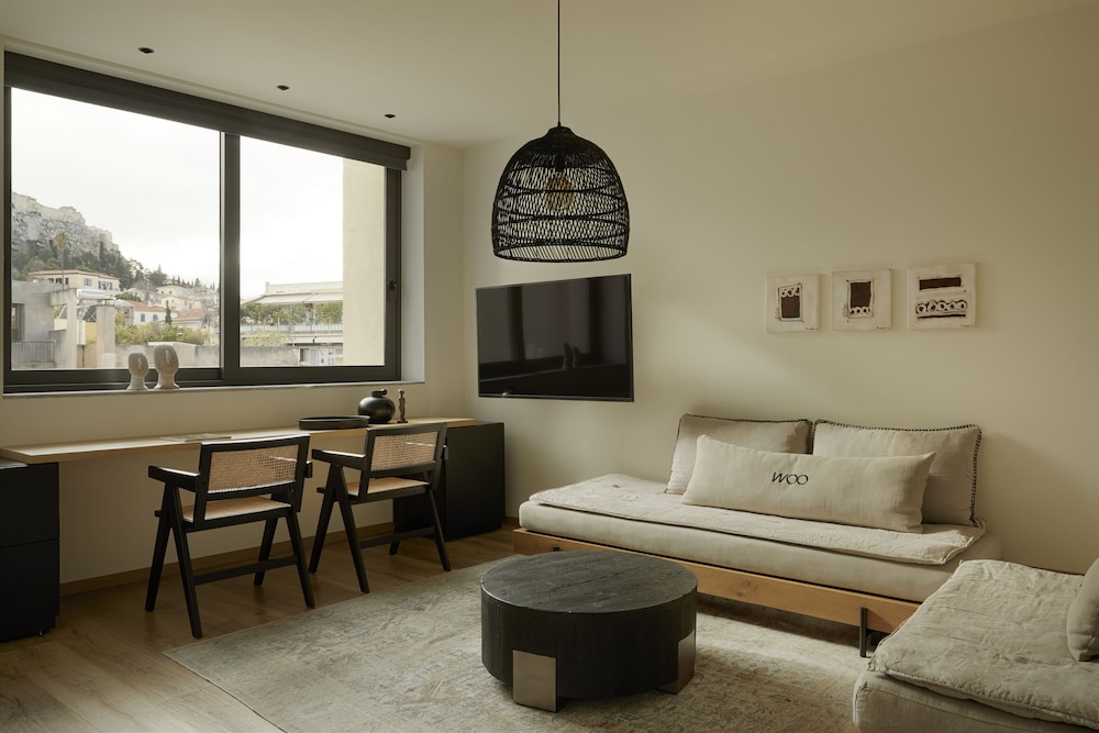 Woo Suites 43/62