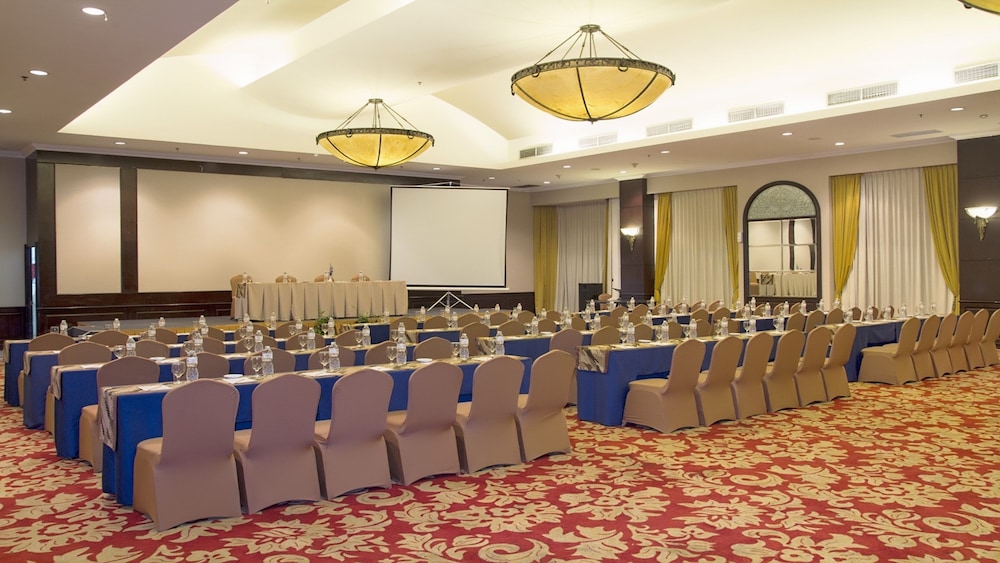 Grand Zuri Pekanbaru 35/45