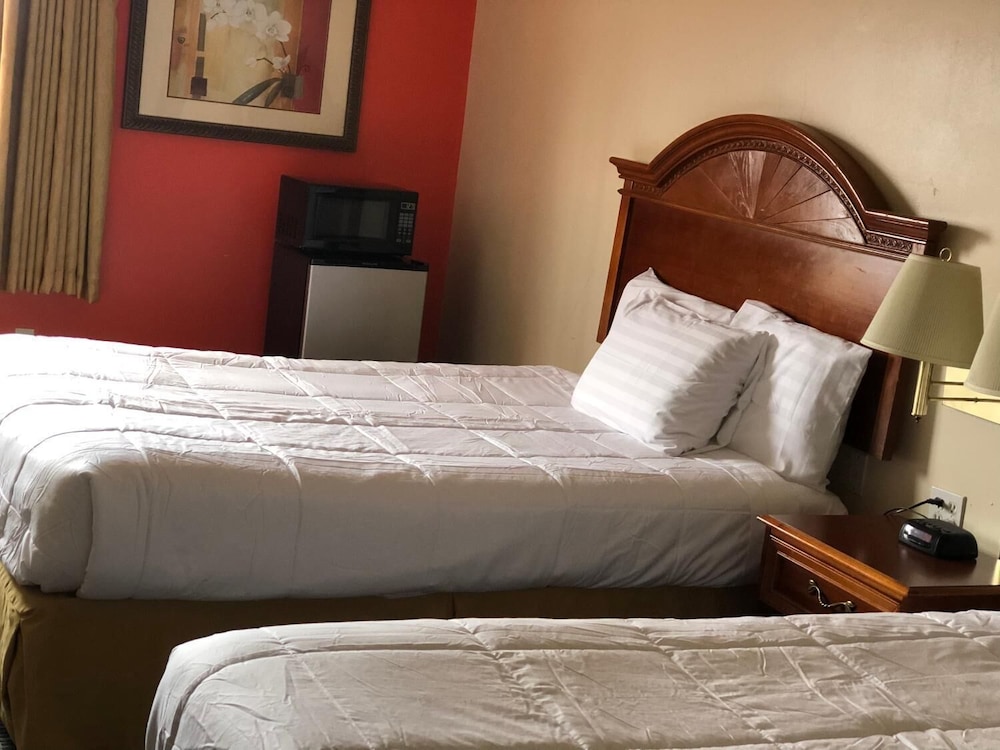 Americas Best Value Inn Gaylord 23/42