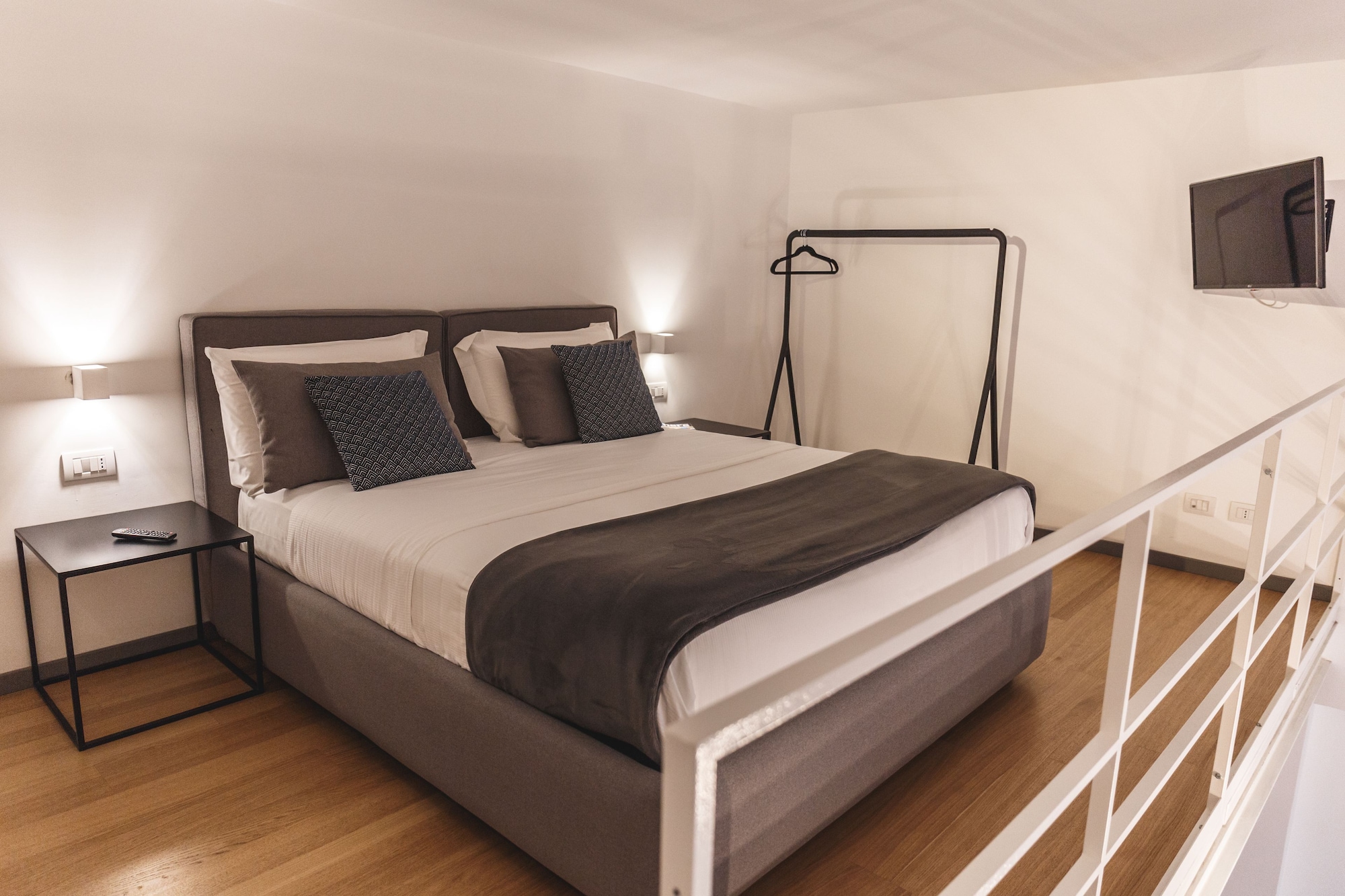DELUXE, QUADRUPLE, KING BED, SOFA