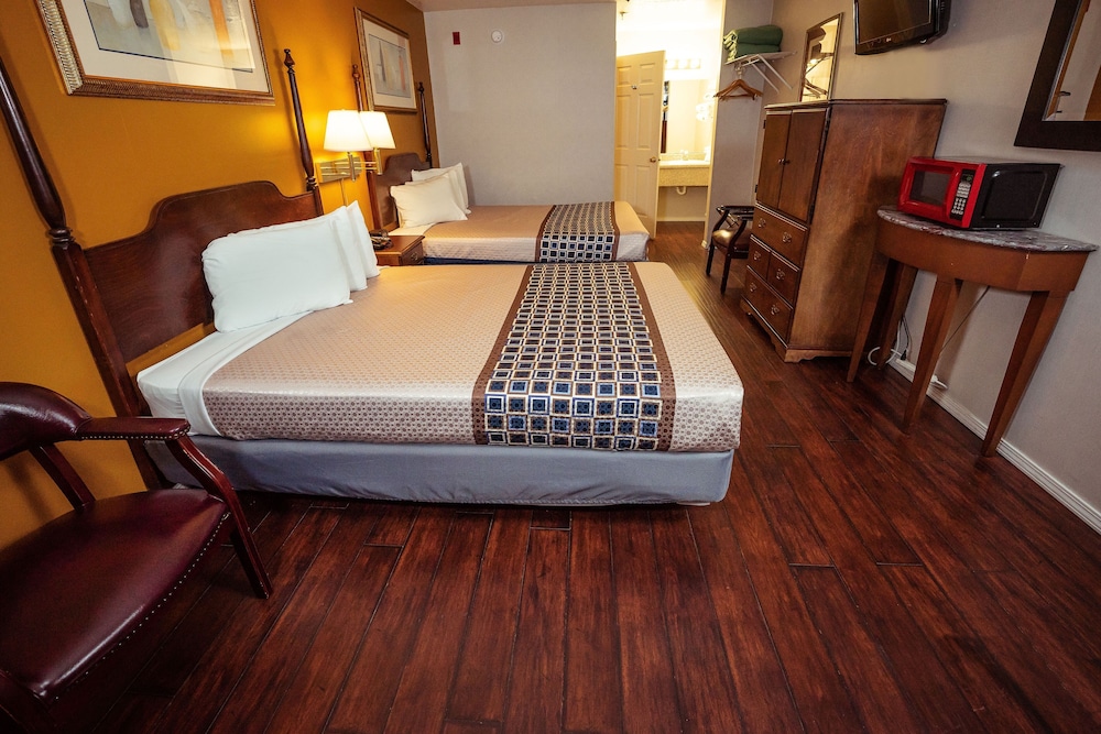 Branson Surrey Inn 10/65