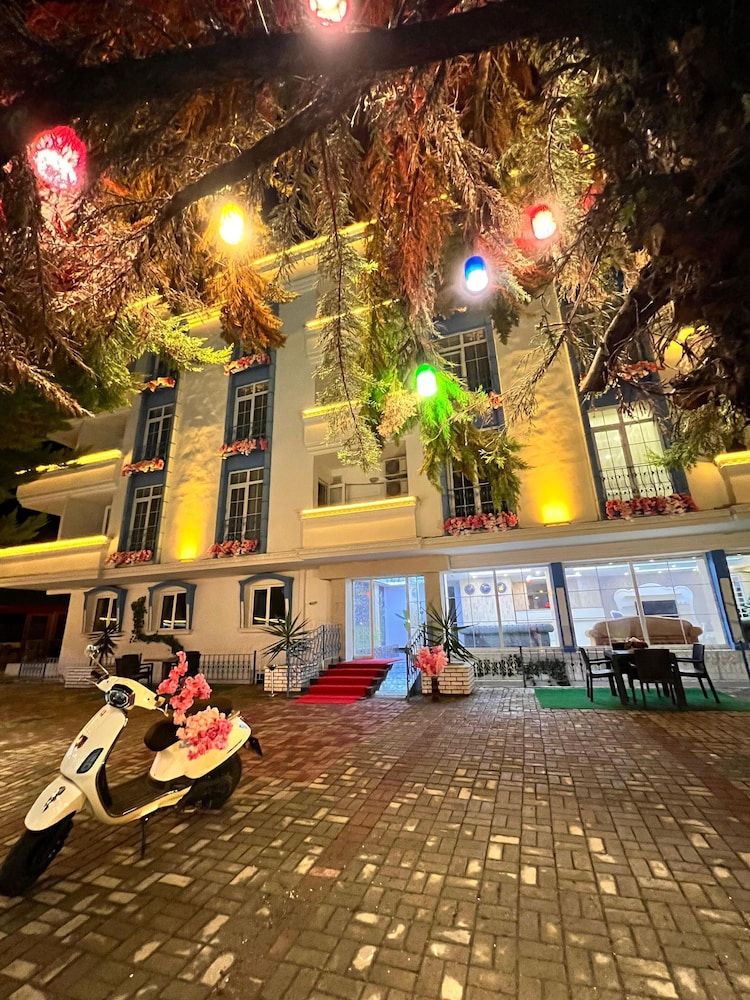 Andalouse Airport Suite Hotel 46/50