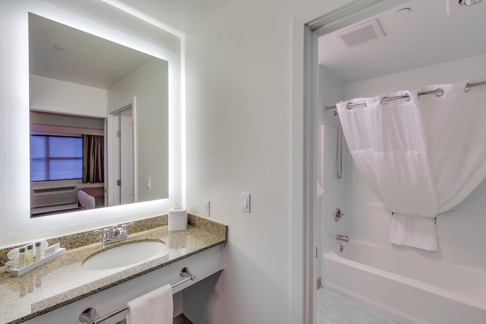 Marshall Suites Bainbridge Island, SureStay Collection by BW 10/34
