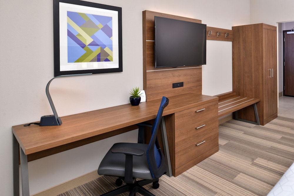 Holiday Inn Express And Suites Moundsville 52/61