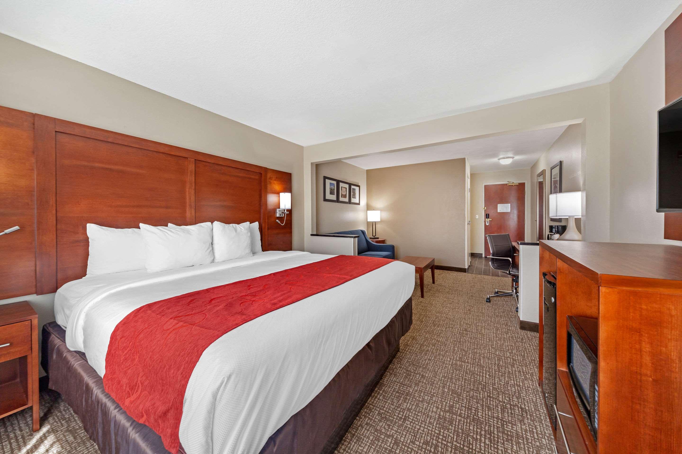 ROOM, KING BED