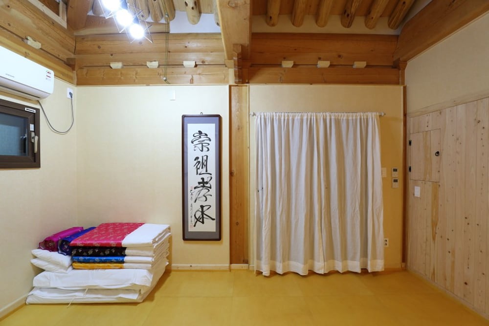 Hanok Hyeyum 12/50