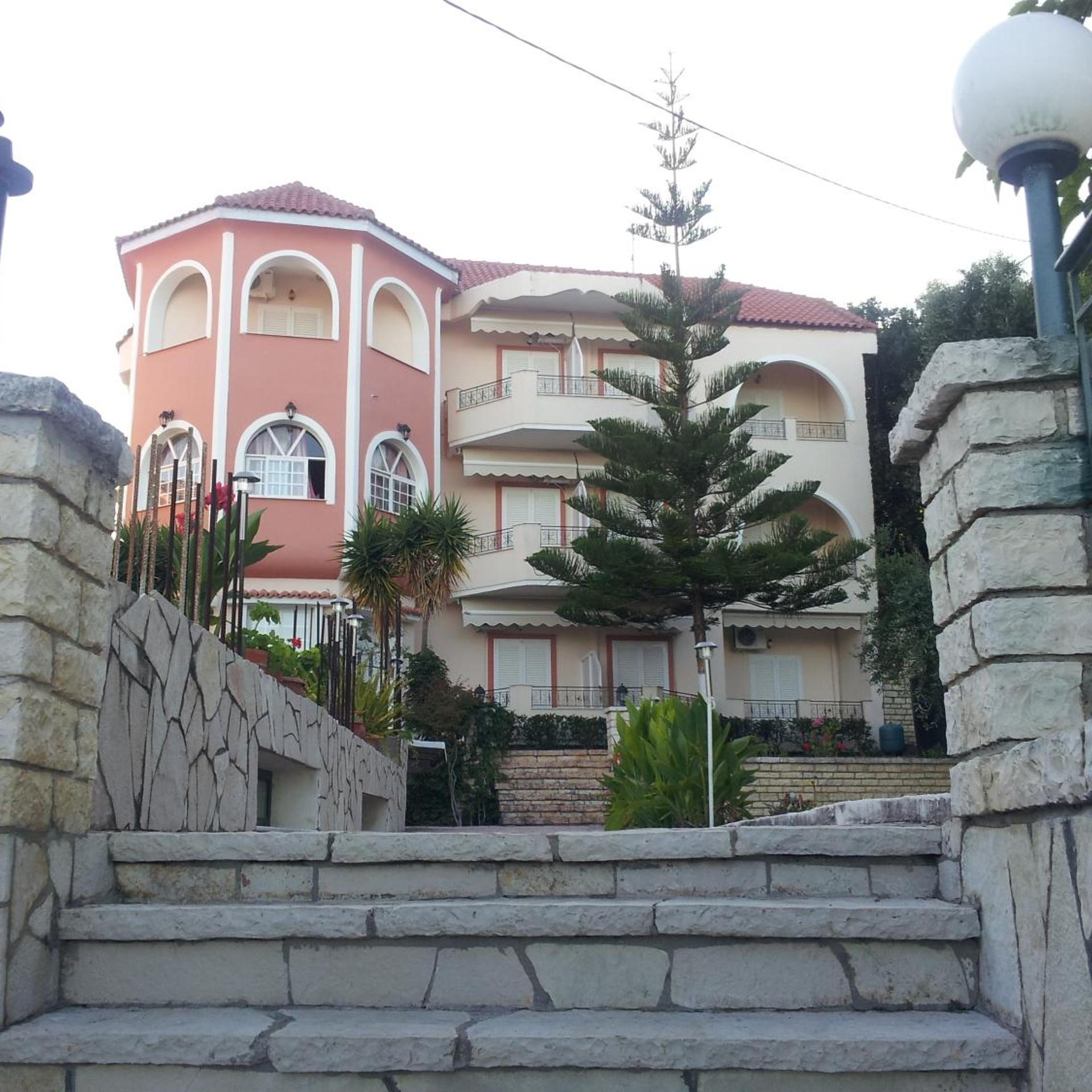 Agios Thomas Hotel 10/66