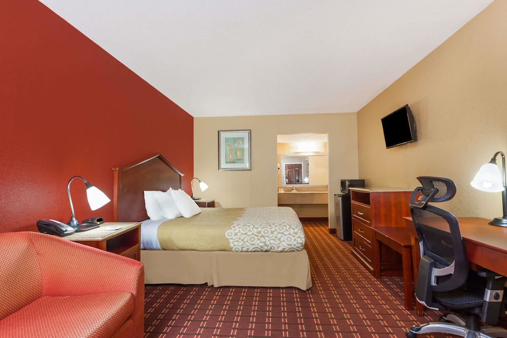 Days Inn By Wyndham Columbia 16/43