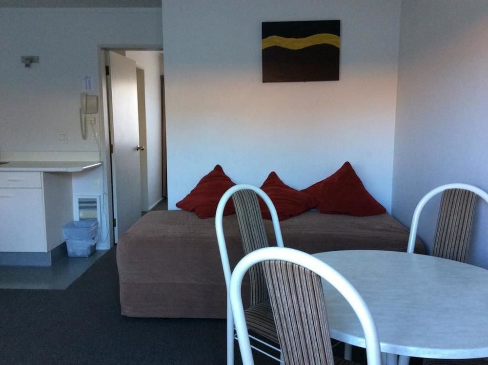Marksman Motor Inn 34/47