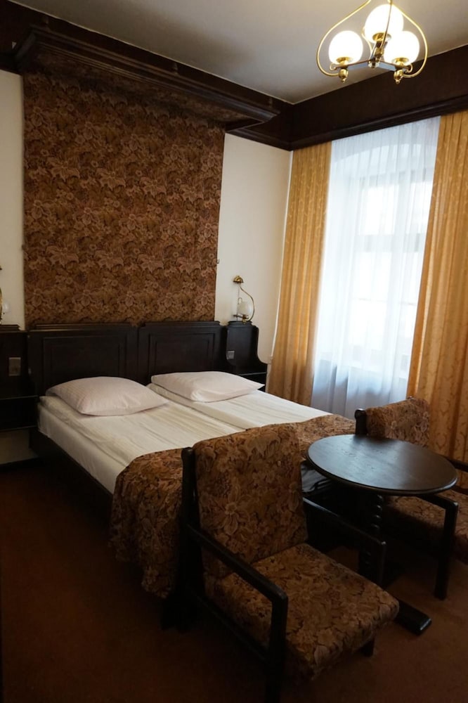 Dwor Polski Hotel 12/50