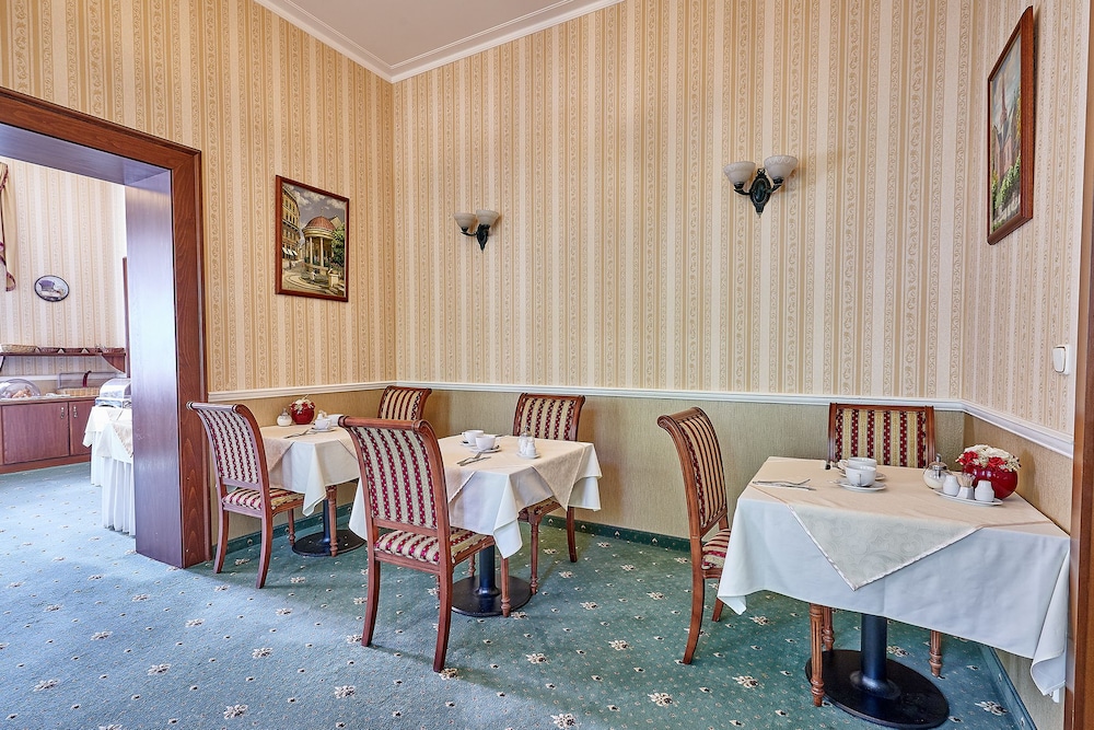 Ontario Hotel Garni 57/75