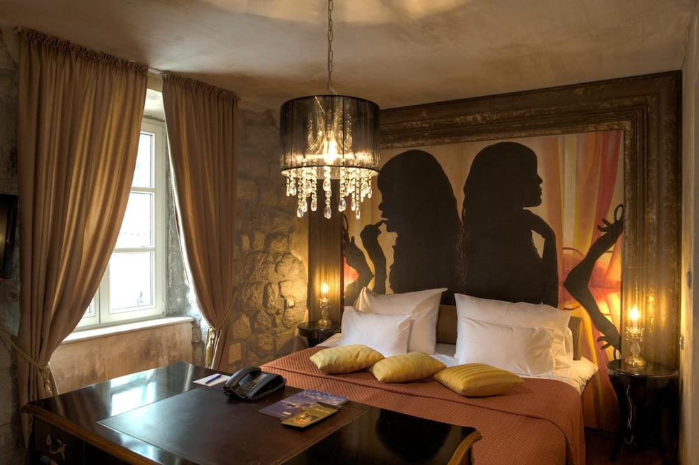 Boutique Hotel Astoria 34/66
