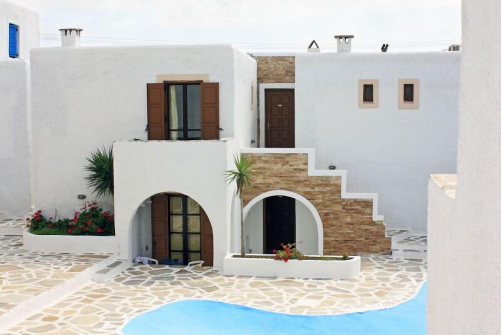 Naxos Holidays 12/64