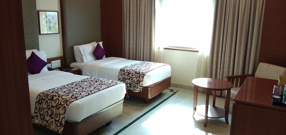 Hotel Jp Chennai Cmbt 16/47