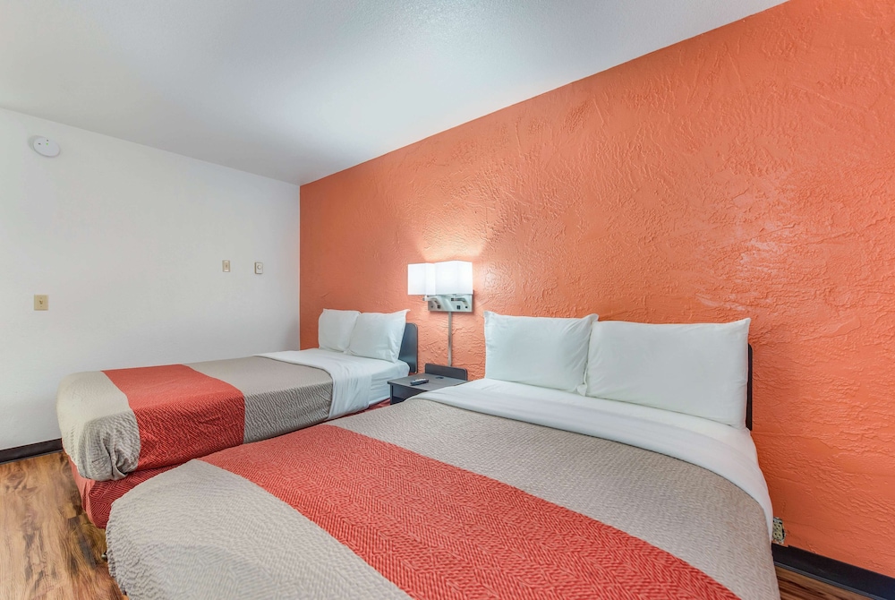 Motel6 Saint Paul, MN - I-94 19/54