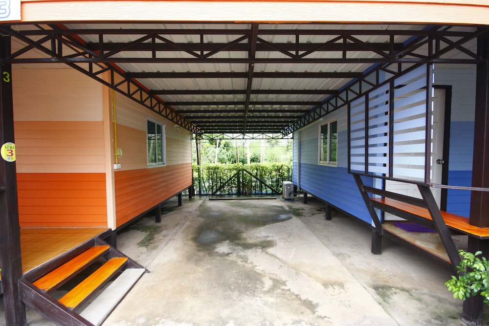 Hi Tech Resort 30/33