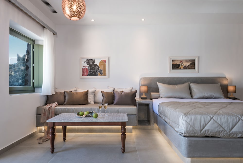 INTERIOR, SUITE, SEA VIEW, OUTDOOR JETTED TUB, PRIVATE POOL