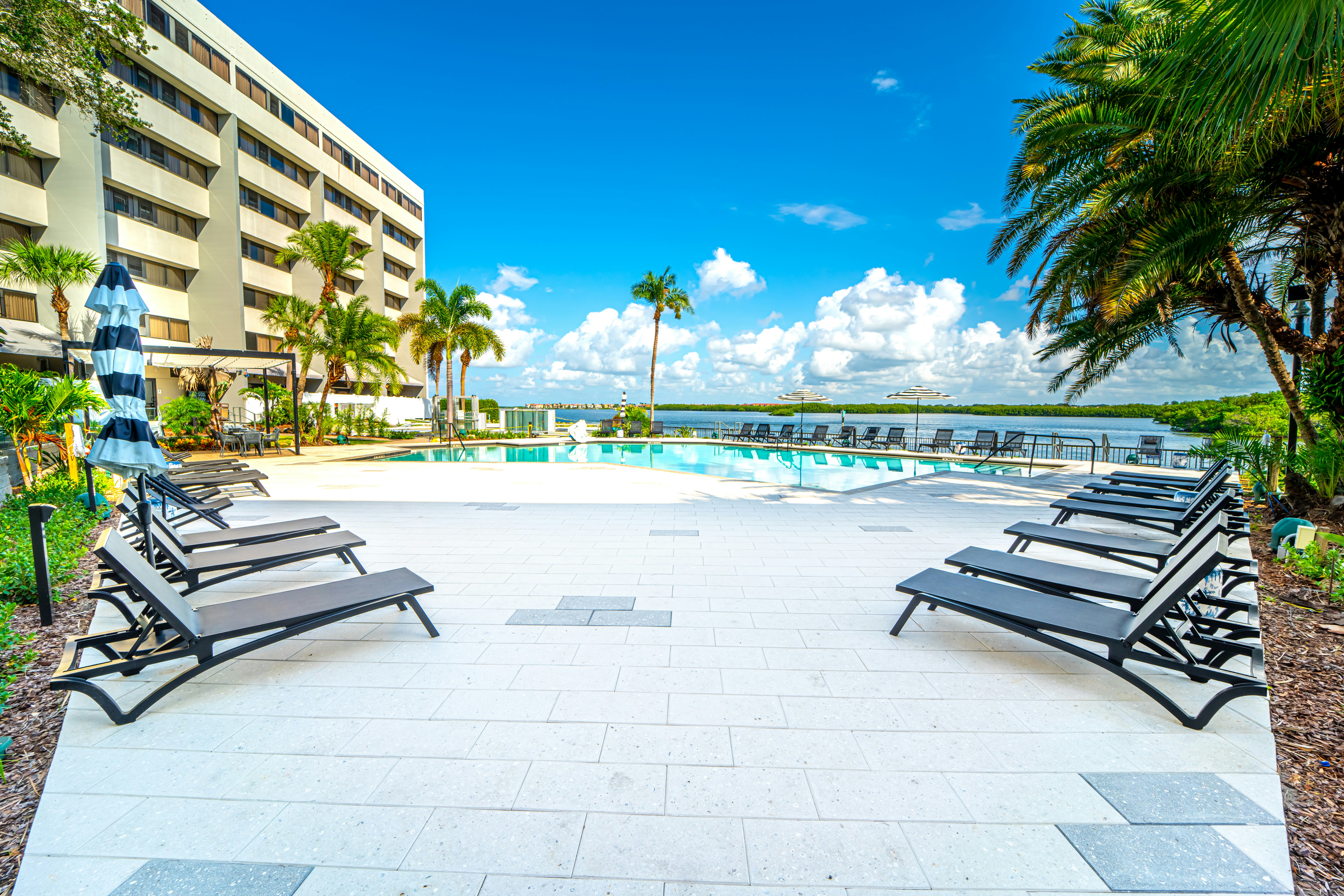 Doubletree By Hilton Tampa Rocky Point Waterfront 75/80