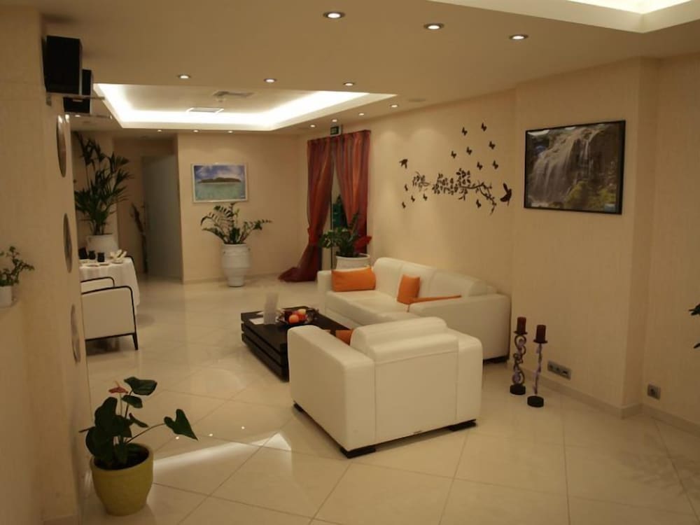 Konstantinos Palace 32/50