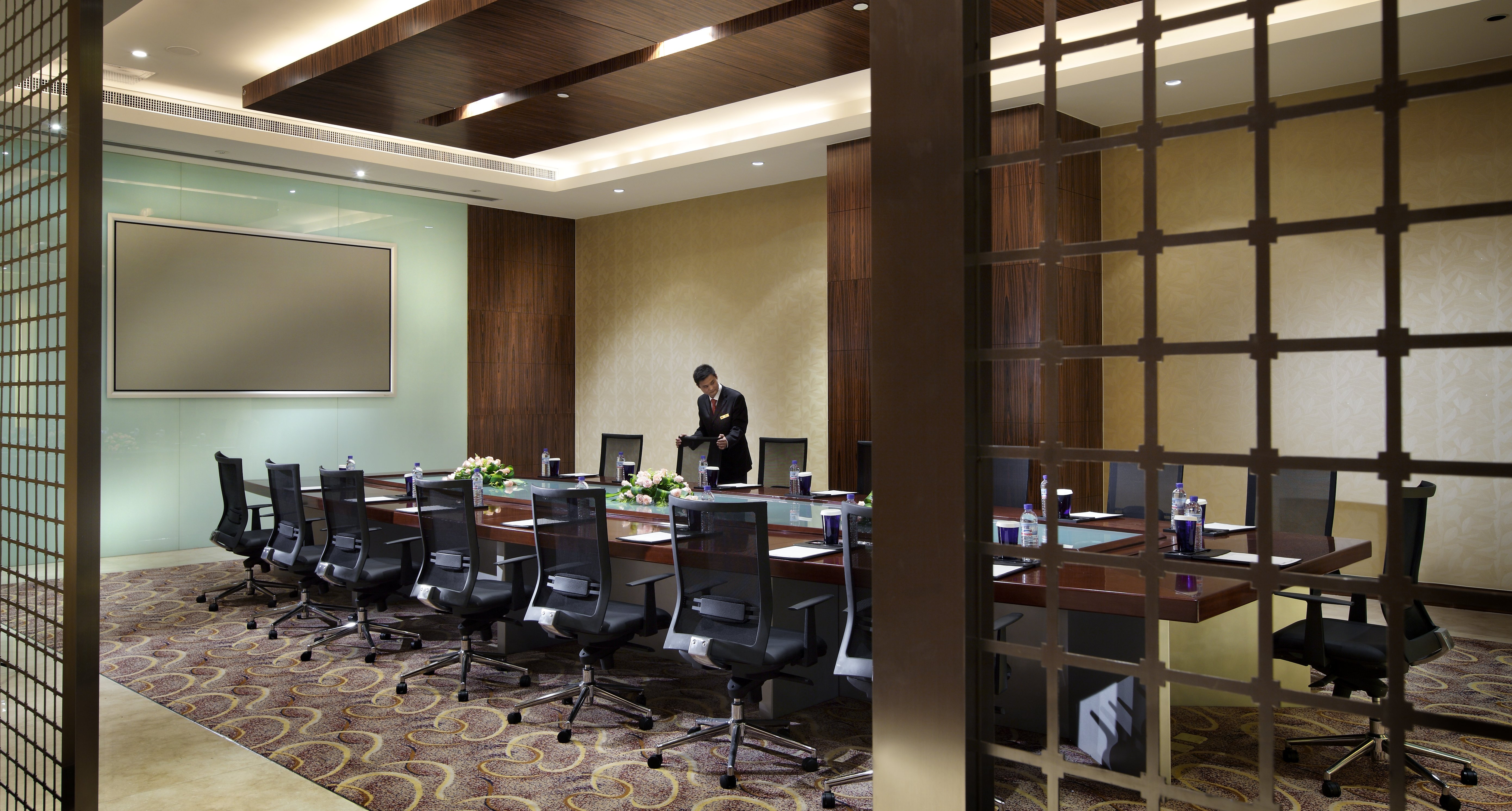 Crowne Plaza Yantai Seaview 69/82