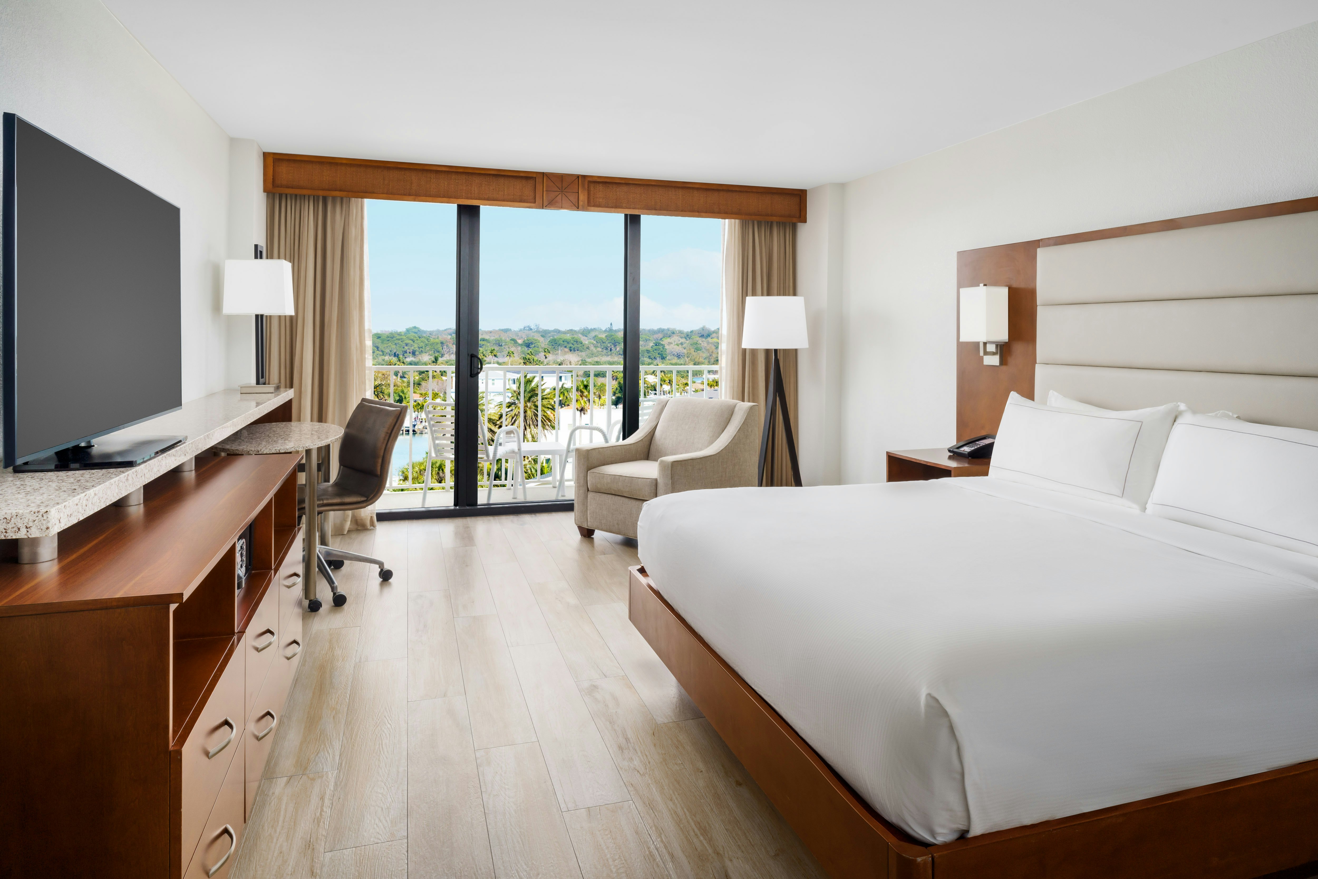 Sunrise, King Bed, City View