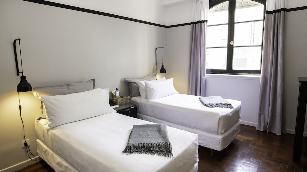 Carsson Hotel 12/67