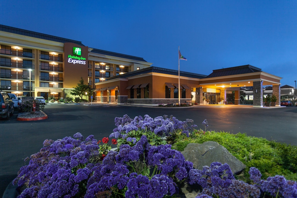Holiday Inn Express At Monterey Bay 3/50