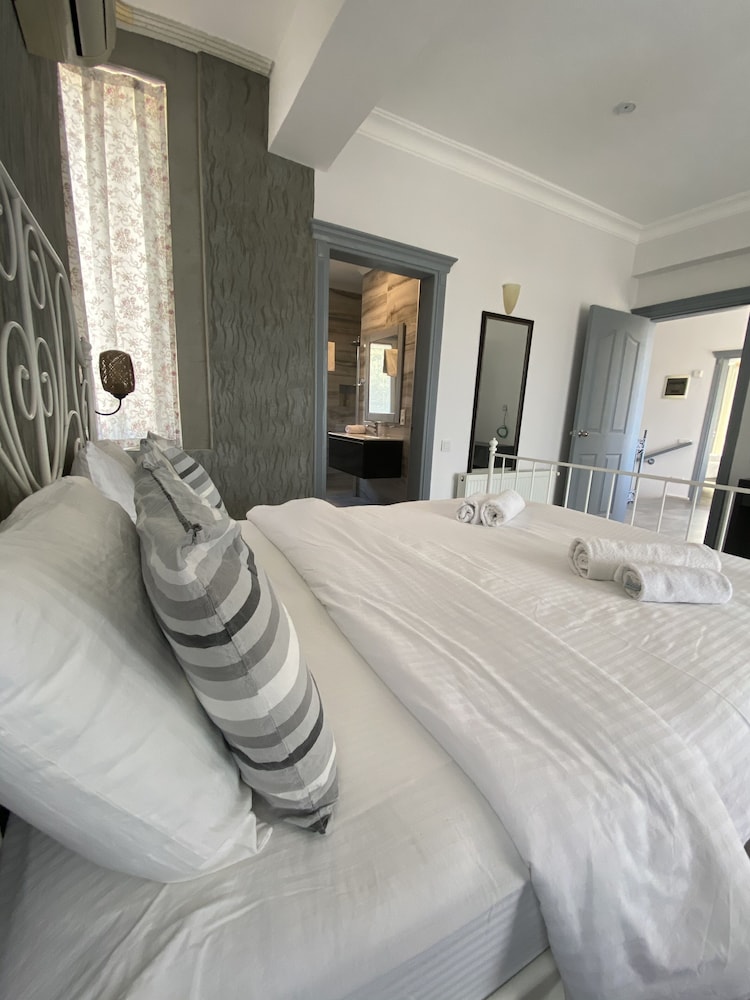 Pegasus Hotel & Villa 18/50