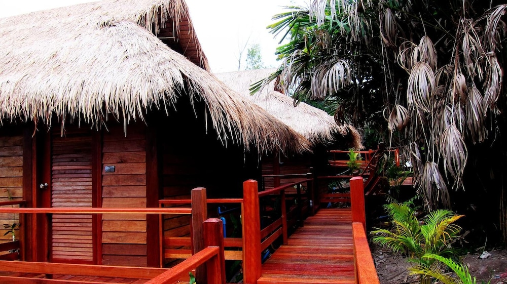 Ten Moons Lipe Resort 45/50