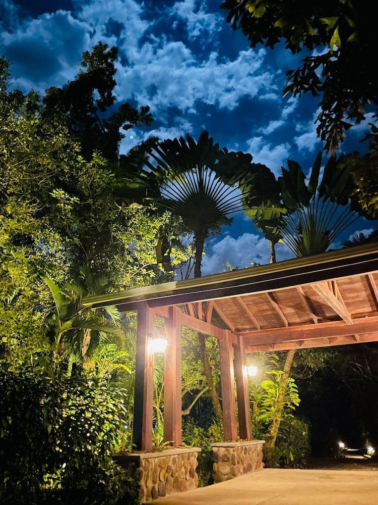 THE LODGE AT PICO BONITO 2/76