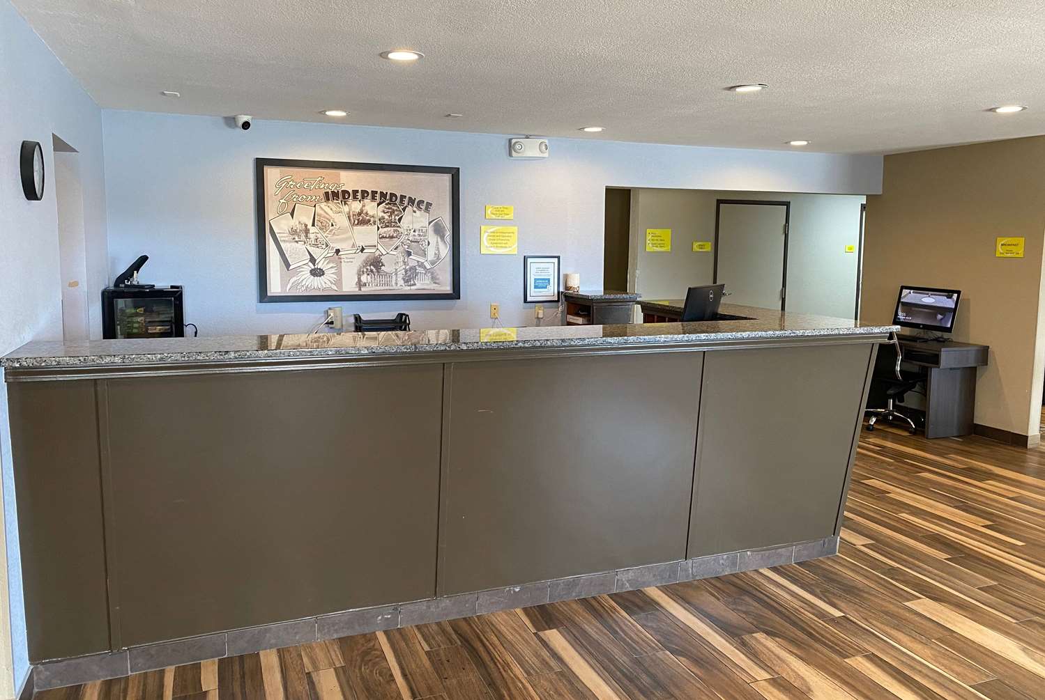 Super 8 By Wyndham Independence 5/23
