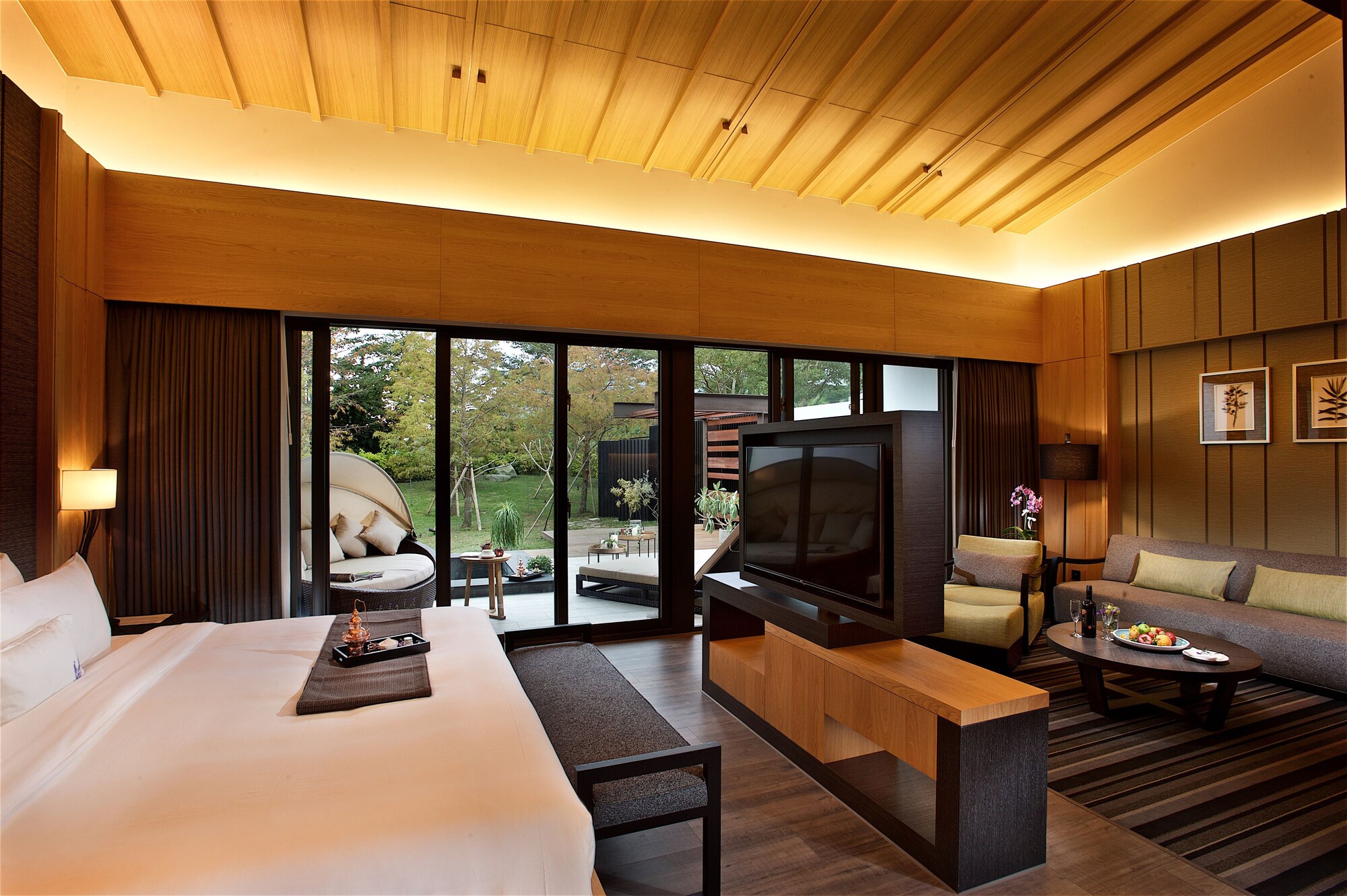 Elegant, Chaise, Villa, King Bed
