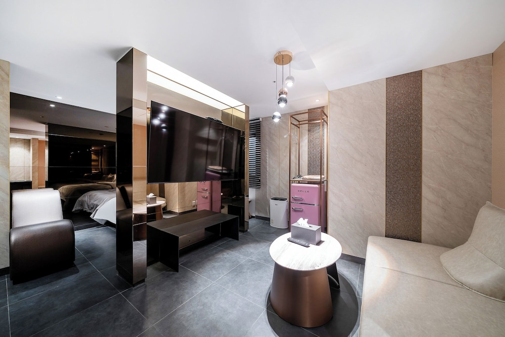 Adlige Hotel 40/54