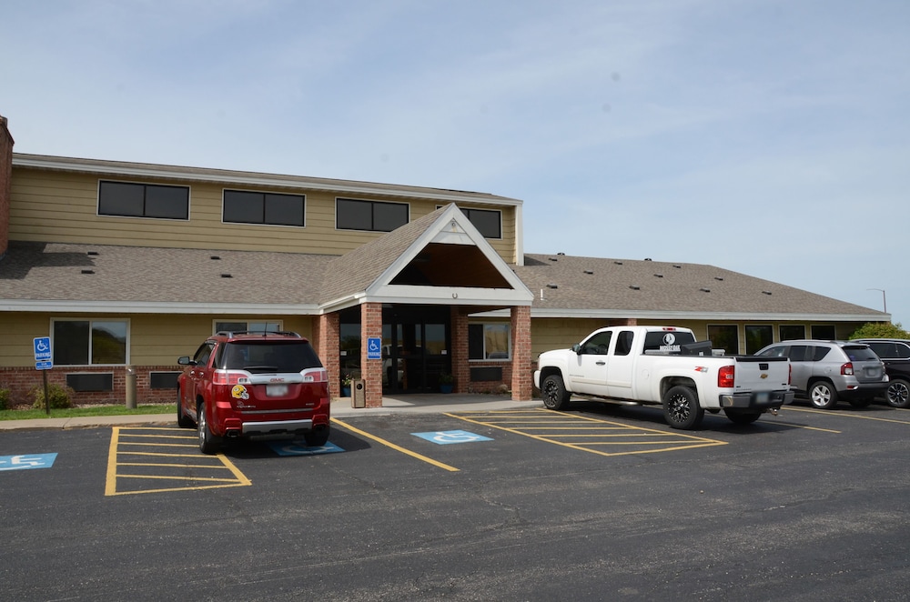 AmericInn By Wyndham West Burlington 35/45
