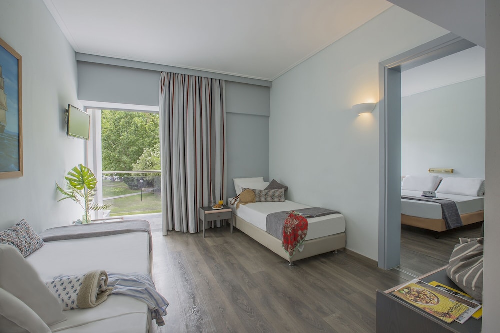 Golden Coast Hotel and Bungalows 54/75