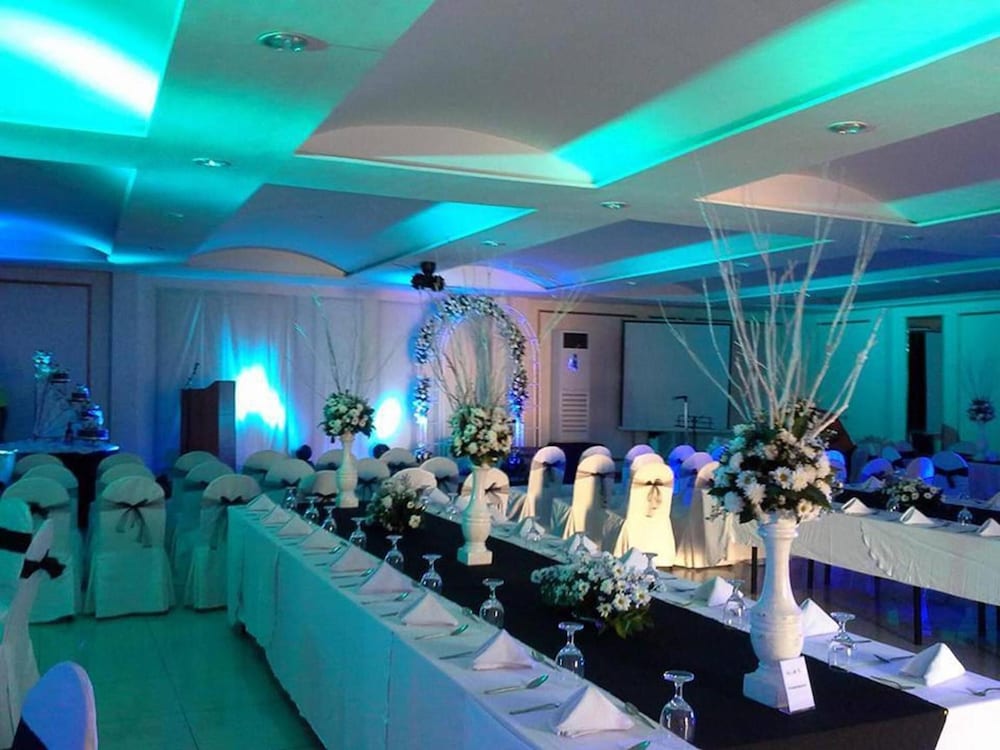The Orchard Cebu Hotel & Suites 41/54