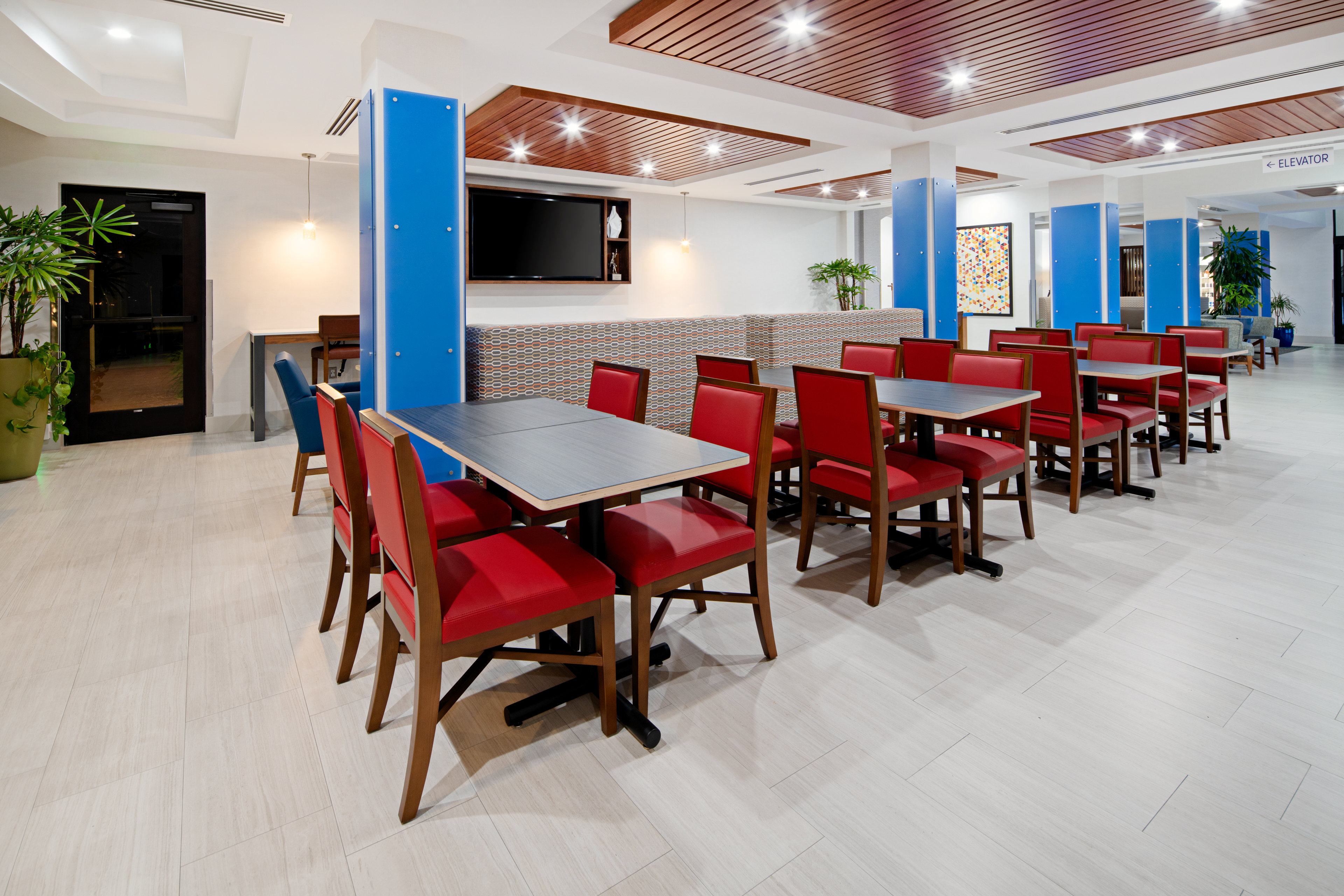 Holiday Inn Express Hotel Suites ATASCADERO 42/48