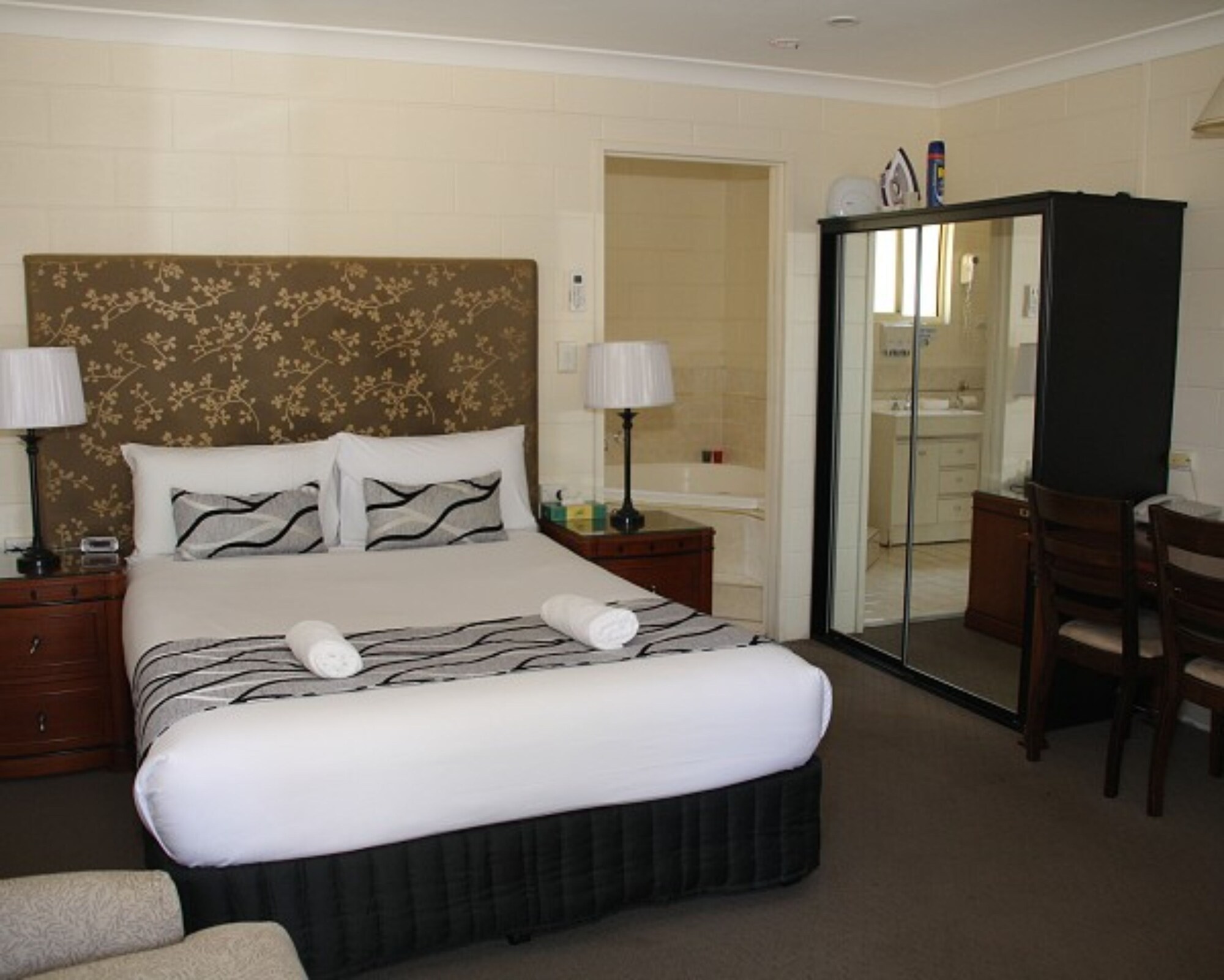 SPA, DELUXE, KING BED