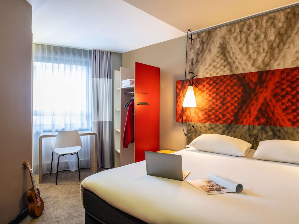 ROOM, DOUBLE BED