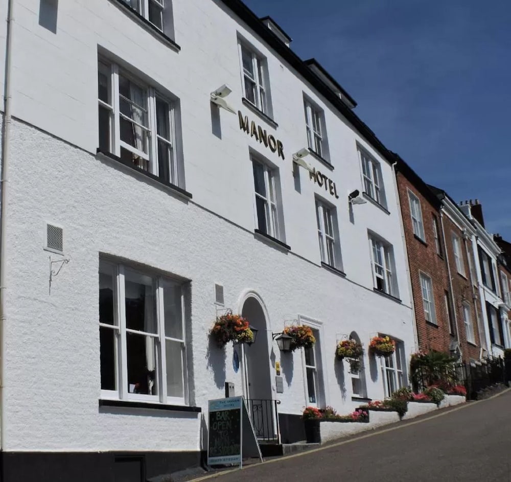 THE MANOR HOTEL 56/71