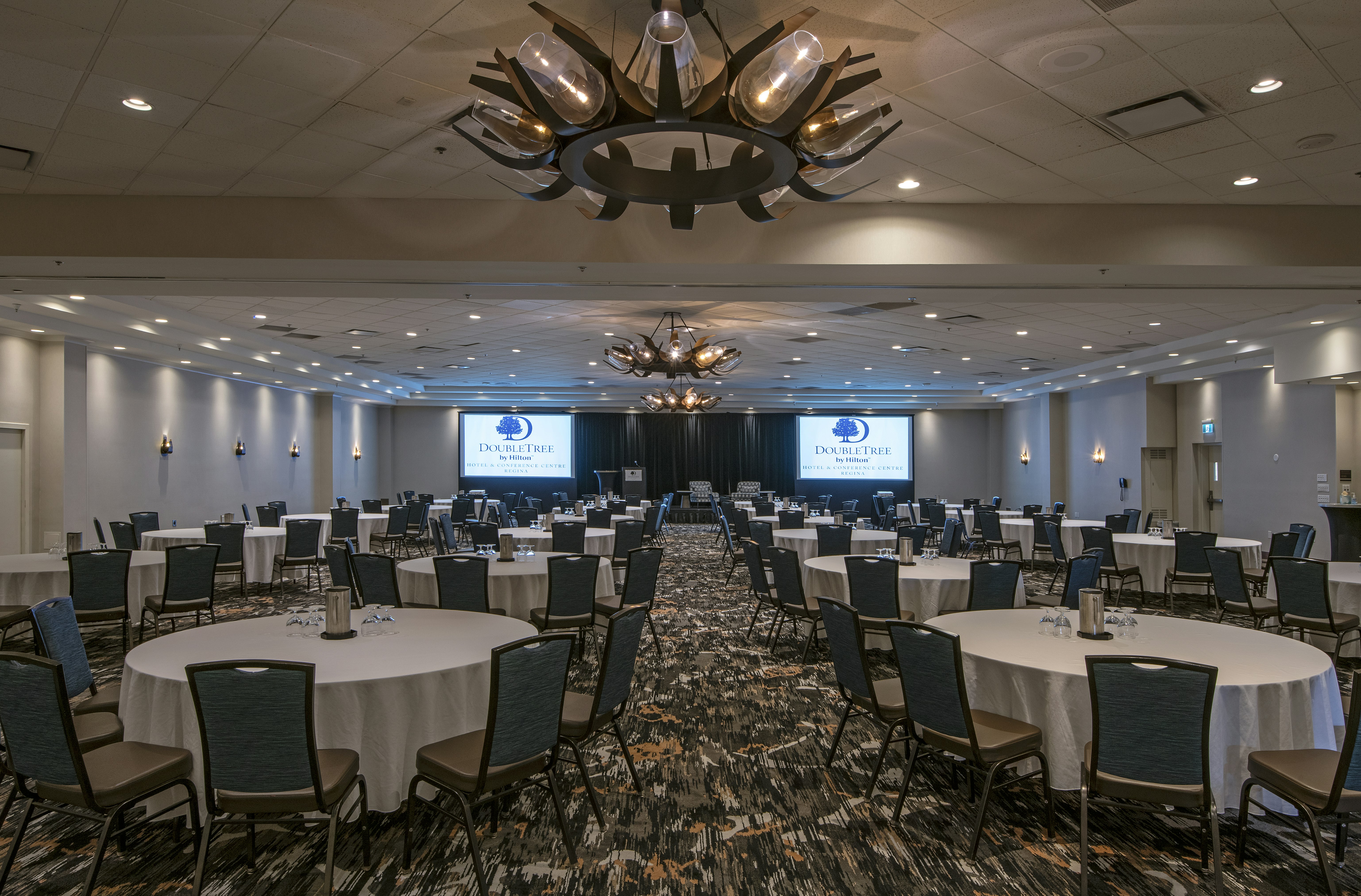 Doubletree By Hilton Hotel & Conference Centre Regina 76/80