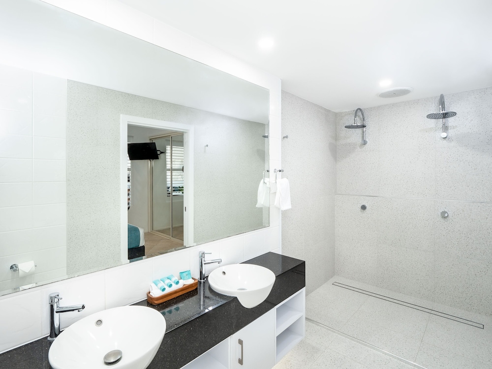 Saltwater Luxury Apartments 40/40