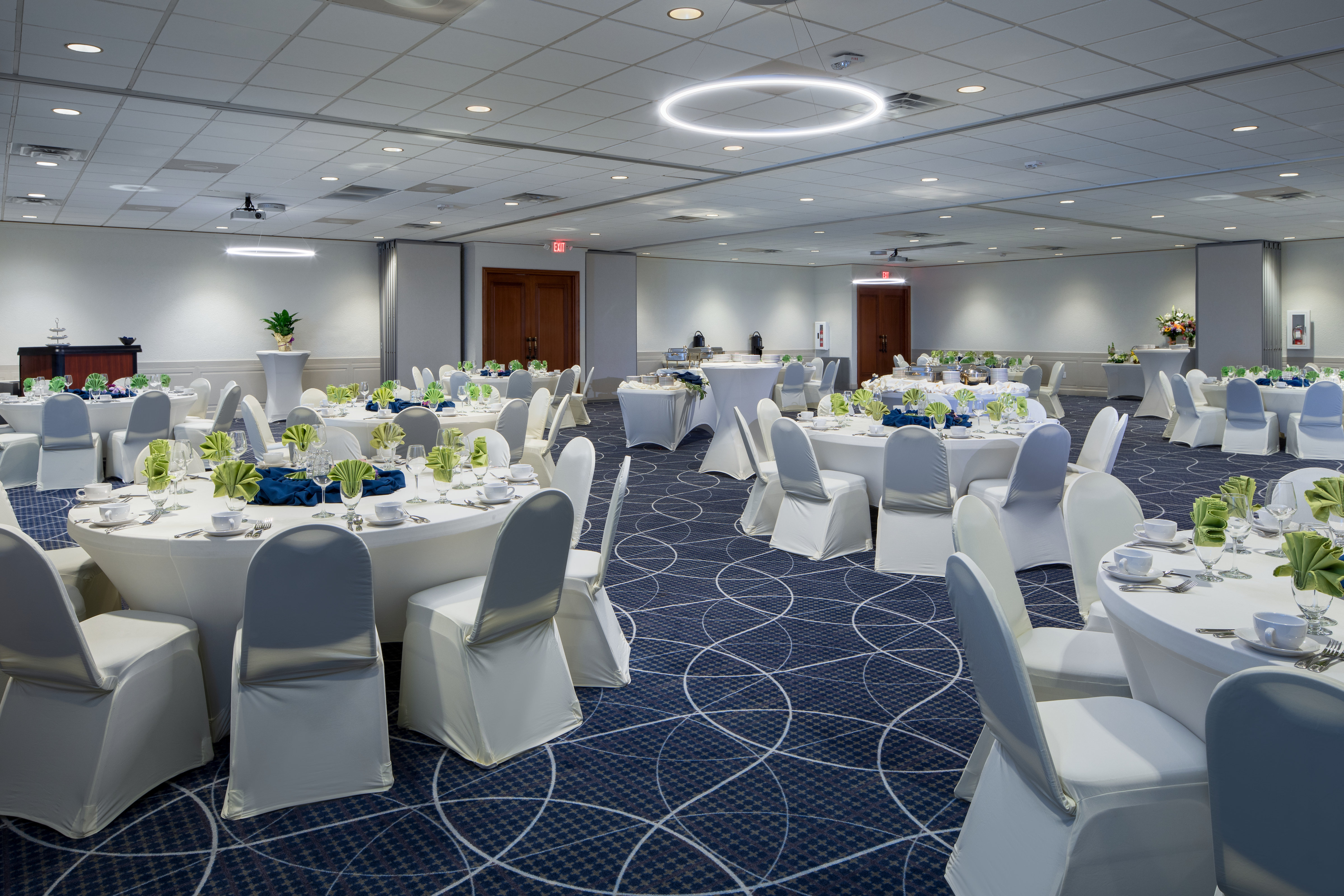 Holiday Inn & Suites Charleston West by IHG 25/32