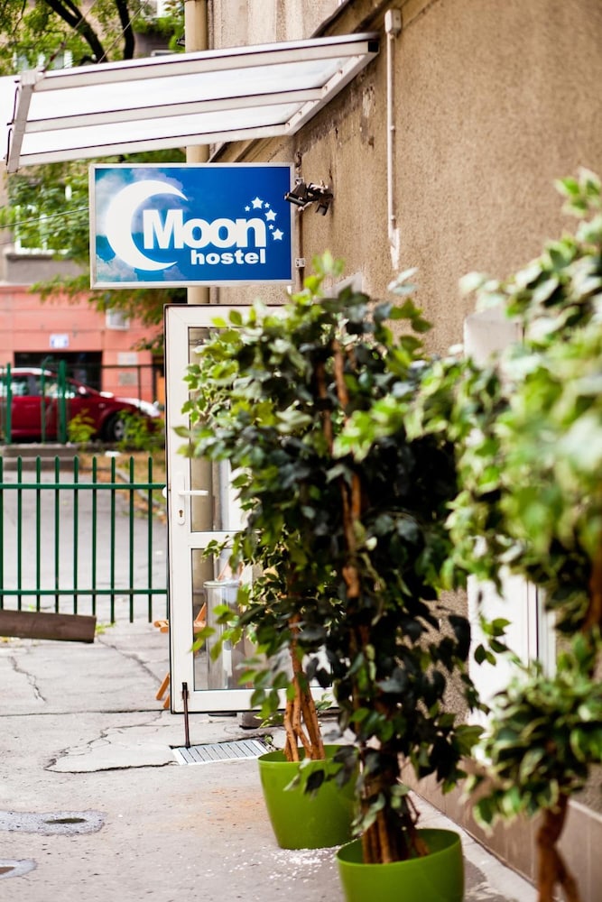 Moon Hostel New 1/28