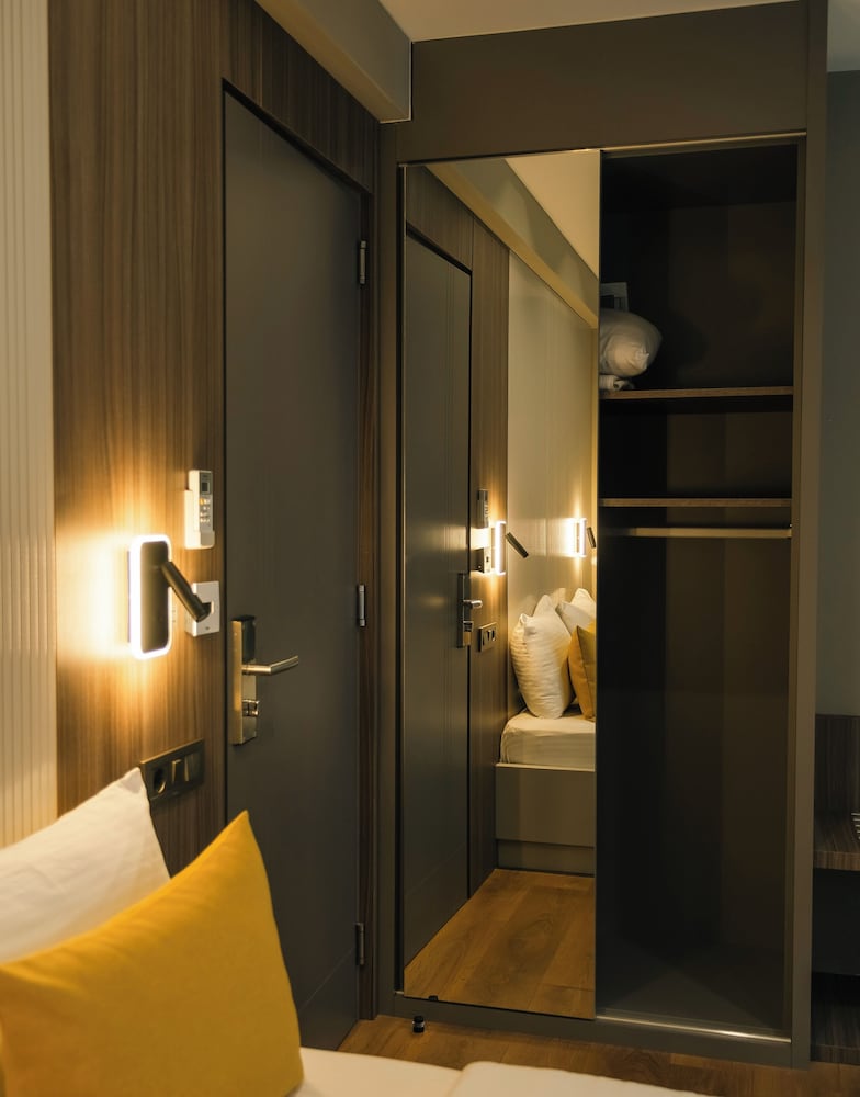 Vesta Suites 49/50