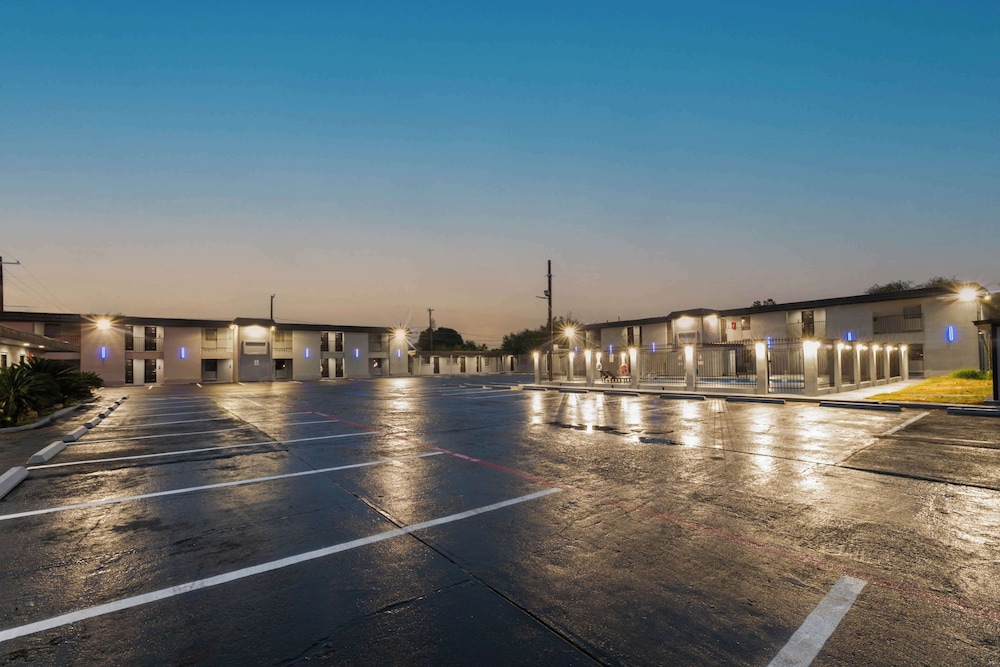 GuestHouse Extended Stay Laredo 25/42