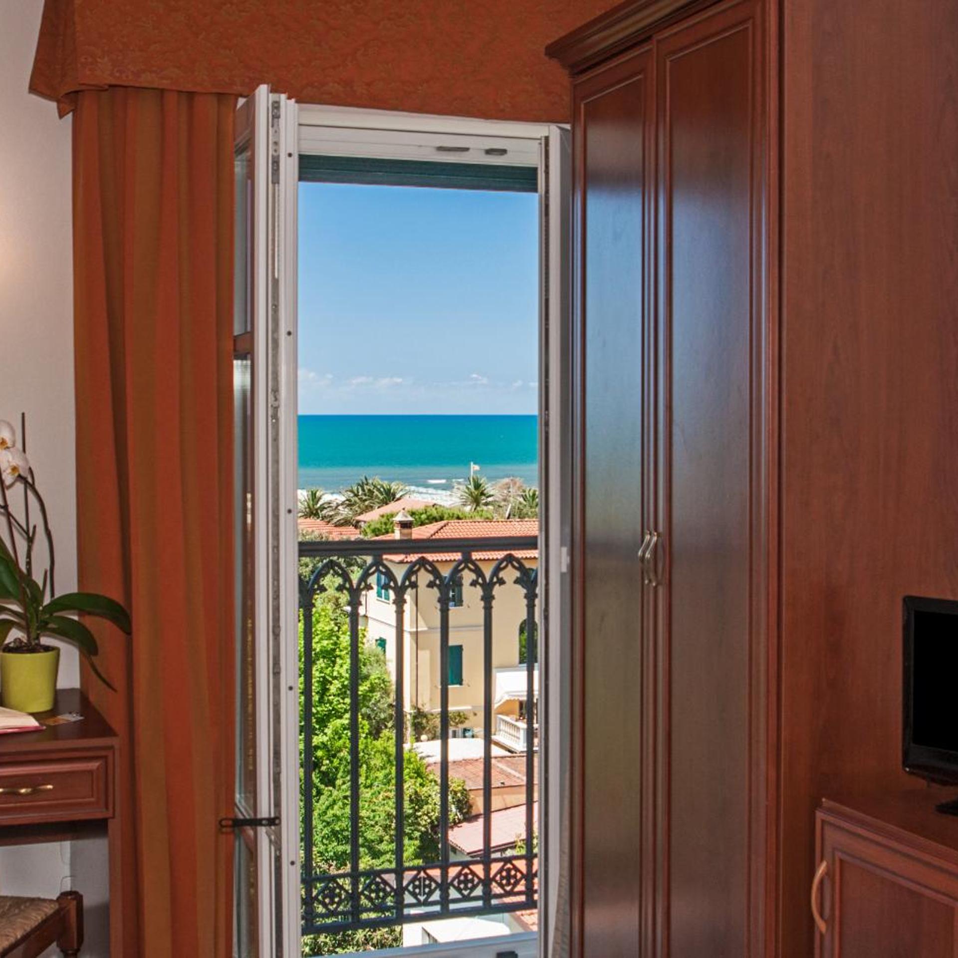 HOTEL VILLA OMBROSA 27/52