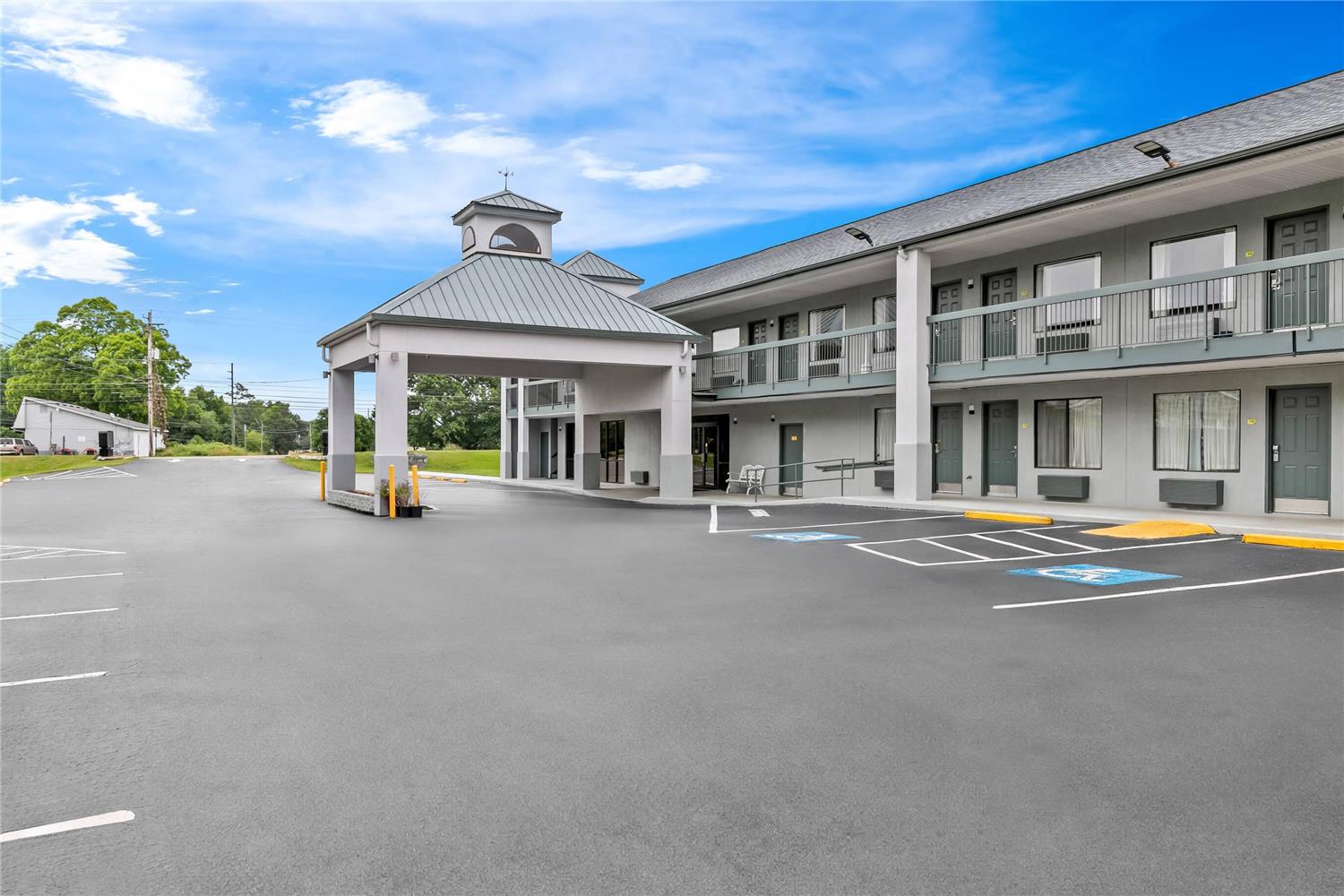 Econo Lodge Elberton, GA 20/21